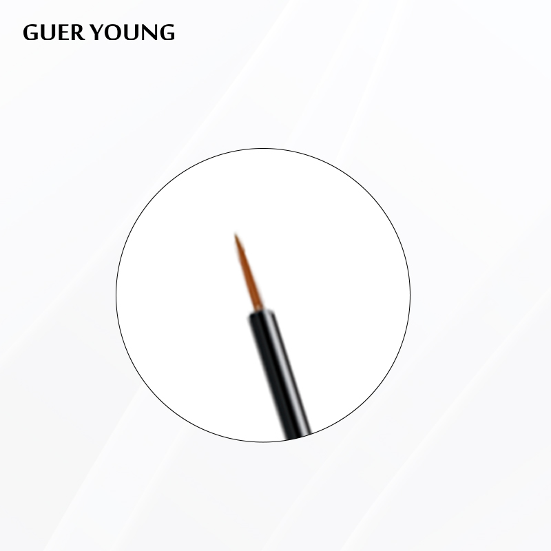 Fine applicator brush for liner style products