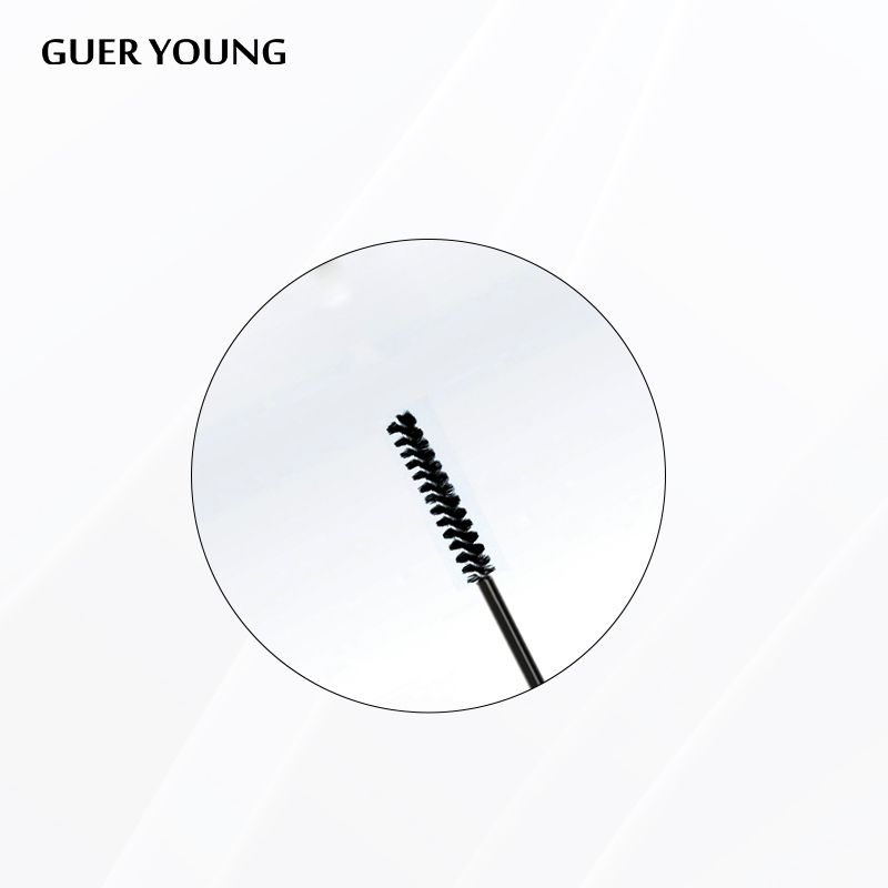Slender nylon applicator brush for lash serum