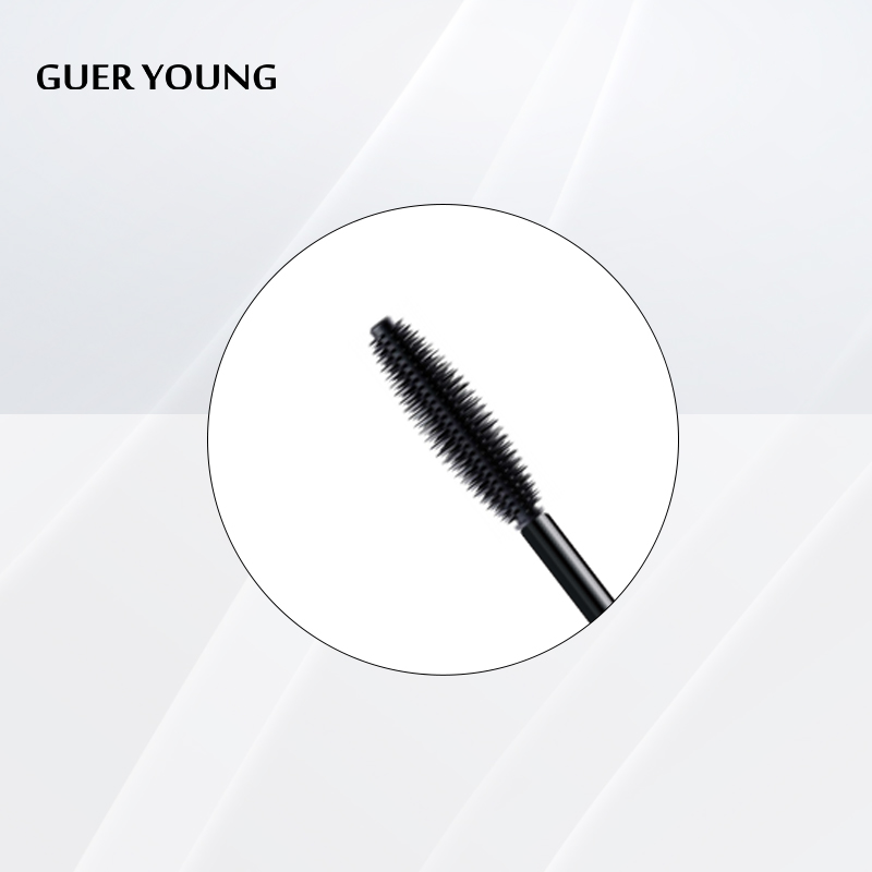 Silicone mascara brush for combing and separation