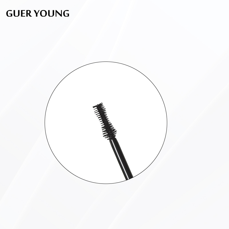 Gourd shaped mascara brush for volume results